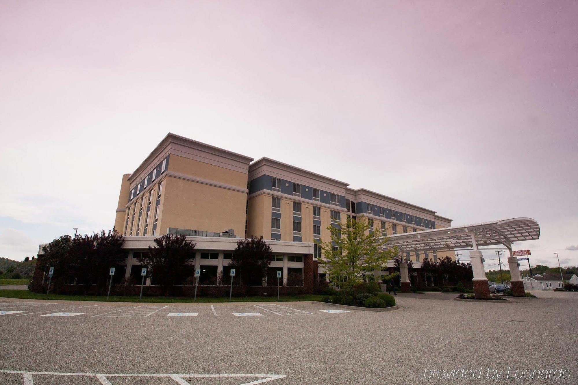 Delta Hotels By Marriott Huntington Mall Barboursville Esterno foto